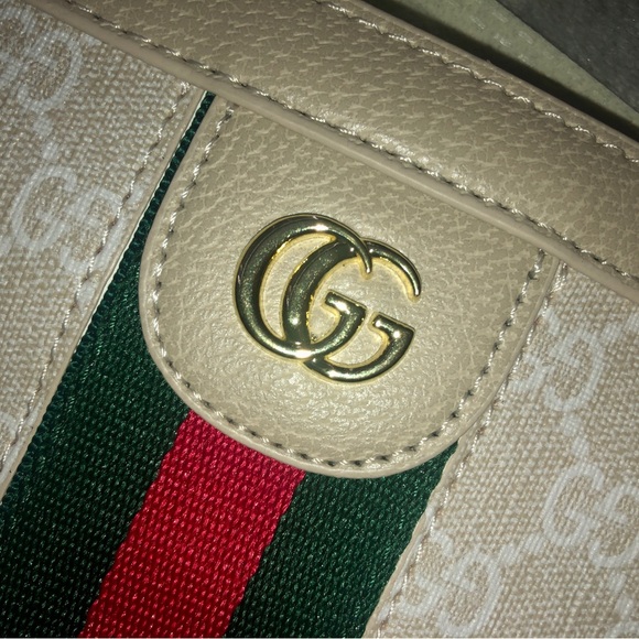 Meet your Posher, April - Picture 9 of 16